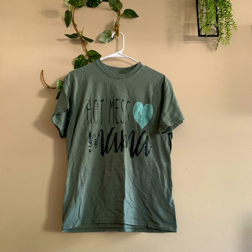 ✨Hot Mess Mama tee✨